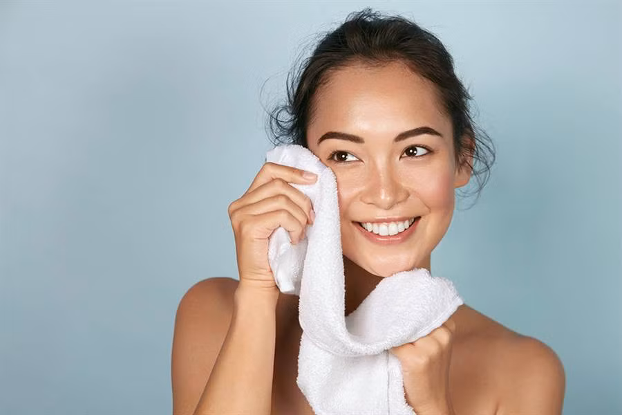 Đeo khẩu trang 12 tiếng mỗi ngày phòng CoViD-19, làn da của cô gái thay đổi đáng kinh ngạc Deo khau trang 12 tieng moi ngay phong CoViD-19, lan da cua co gai thay doi dang kinh ngac