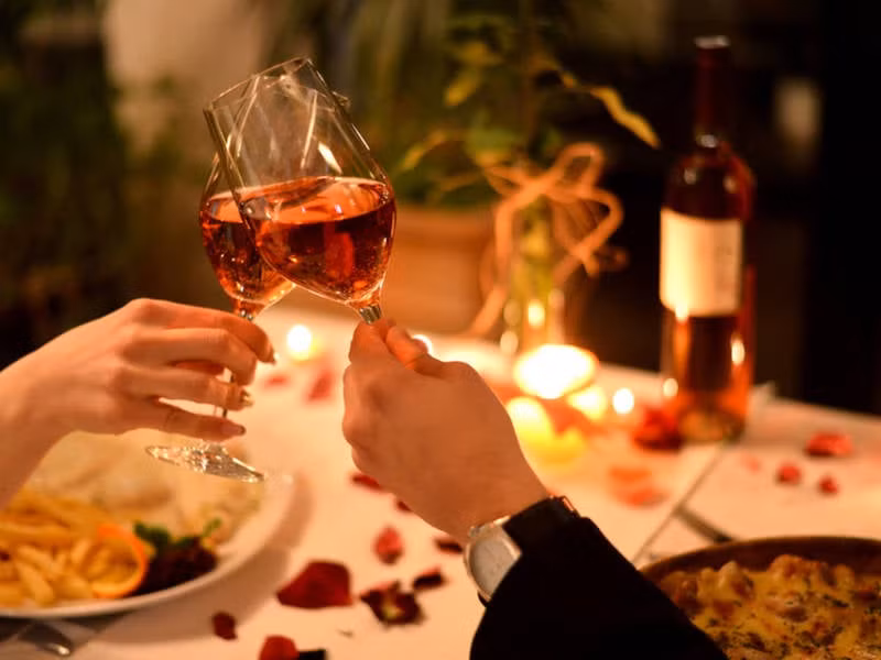 Valentine, tôi bối rối khi bạn gái mới quen đòi ăn nhà hàng xịn, quà đắt tiền Valentine, toi boi roi khi ban gai moi quen doi an nha hang xin, qua dat tien