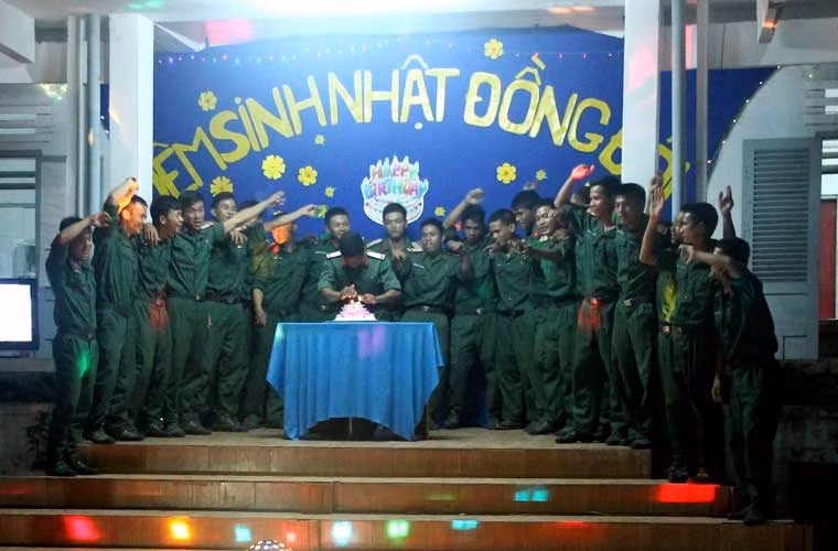 Đêm 15/6, tại đảo Hòn Tre, phường Vĩnh Nguyên, thành phố Nha Trang (Khánh Hoà), Công ty TNHH SBI Miền Nam đã hỗ trợ cho Đại đội hỗn hợp 90 (HH90), thuộc BCH Quân sự tỉnh Khánh Hoà đang làm nhiệm vụ bảo vệ đảo tổ chức đêm sinh nhật đồng đội cho 22 chiến sĩ.