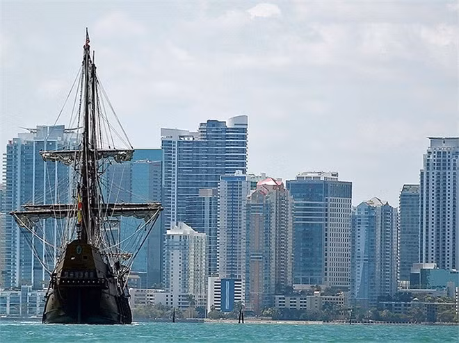 Miami, bang Florida, Mỹ – Rất nhiều người dân Miami viết trên City-data "Sự khiếm nhã ở đây vượt ngoài tầm kiểm soát". 