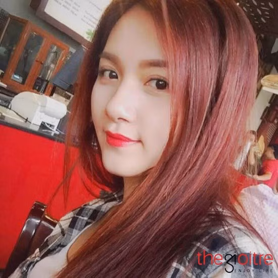 Hương nhớ lại: “Trước đây vì đi chụp nhiều với cả không có nhiều kiến thức về chăm sóc da nên mình đã từng có thời gian da viêm khá nặng. Lúc đó da mặt cứ sưng đỏ lên nên rất ngại tiếp xúc với mọi người, phần phải nghỉ chụp hình thời gian khá lâu nên cũng ức chế và stress lắm!”.