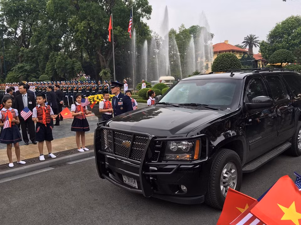 Đã quen với công việc tiếp xúc với nhiều vị khách quan trọng của nhà nước, chính phủ, nhưng trong lần làm việc phục vụ tiếp đón, hướng dẫn báo chí nước ngoài dịp tổng thống Obama sang thăm Việt Nam lần này, Nguyễn Đức Nam vẫn chia sẻ niềm vui, niềm tự hào của bản thân thông qua những bức ảnh chia sẻ trên trang cá nhân.