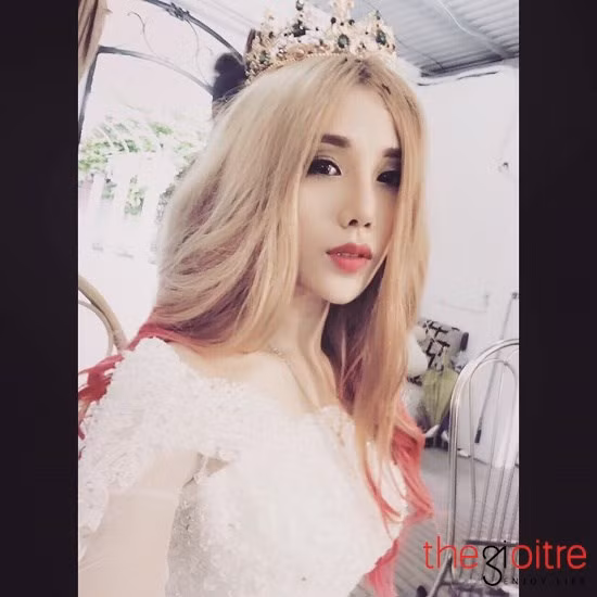 Bản thân mình luôn sống và làm theo những gì mình thích và mình thấy đúng vì vậy những lời dị nghị xung quanh mình cũng không bận tâm lắm. Tuy nhiên nếu góp ý đó tốt thì mình sẵn sàng tiếp thu và thay đổi còn ngược lại những lời công kích, mục đích không tốt mình sẽ im lặng”.