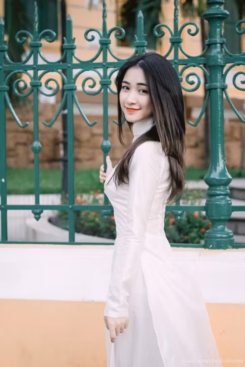Sau khi đạt giải quán quân của Học viện ngôi sao, Hòa Minzy ngày một nổi tiếng trong lĩnh vực âm nhạc. Cô phát hành album, MV riêng và tạo được tiếng vang trên thị trường nghe nhạc. Bên cạnh vai trò ca sĩ, ngôi sao sinh năm 1995 còn được mời làm giám khảo tại cuộc thi Người hùng tí hon. Hiện tại, Hòa Minzy tham gia cuộc thi Gương mặt thân quen, tạo hiệu ứng mạnh và từng đạt giải nhất 100 triệu tại một số vòng thi.