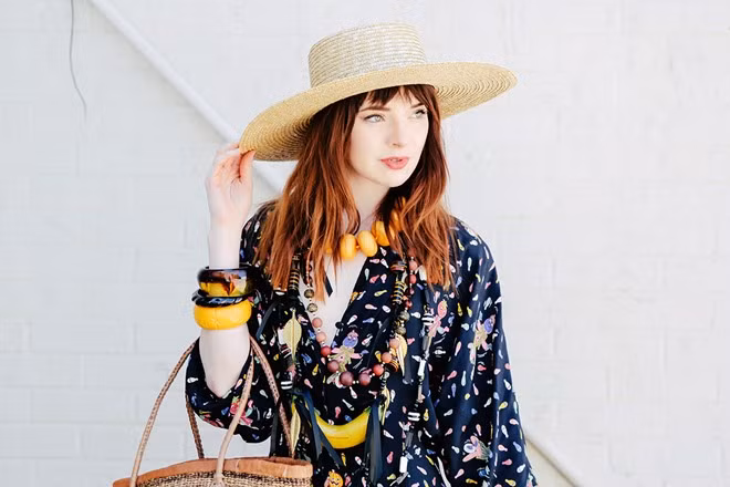 13. Jane Aldridge (Sea of Shoes) bắt đầu sự nghiệp thời trang kể từ khi 15 tuổi. Ở tuổi 24, cô gái người Mỹ hợp tác với một số thương hiệu cao cấp như Cartier. Lúc nhỏ, Jane đã có niềm đam mê với những đôi giày và hiện sở hữu bộ sưu tập lên đến 90 đôi. Nữ blogger 9X có 185.000 lượt theo dõi trên Instagram.