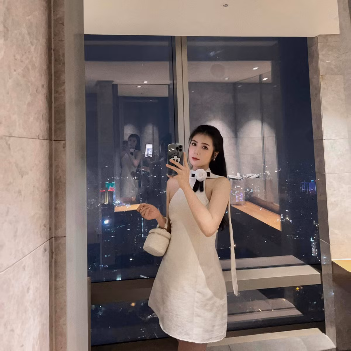 Bà mẹ trẻ vẫn hút mắt mọi lúc mọi nơi, ngắm nhìn hình ảnh của Thu Giang không ai nghĩ cô nàng đã là mẹ bỉm sữa.