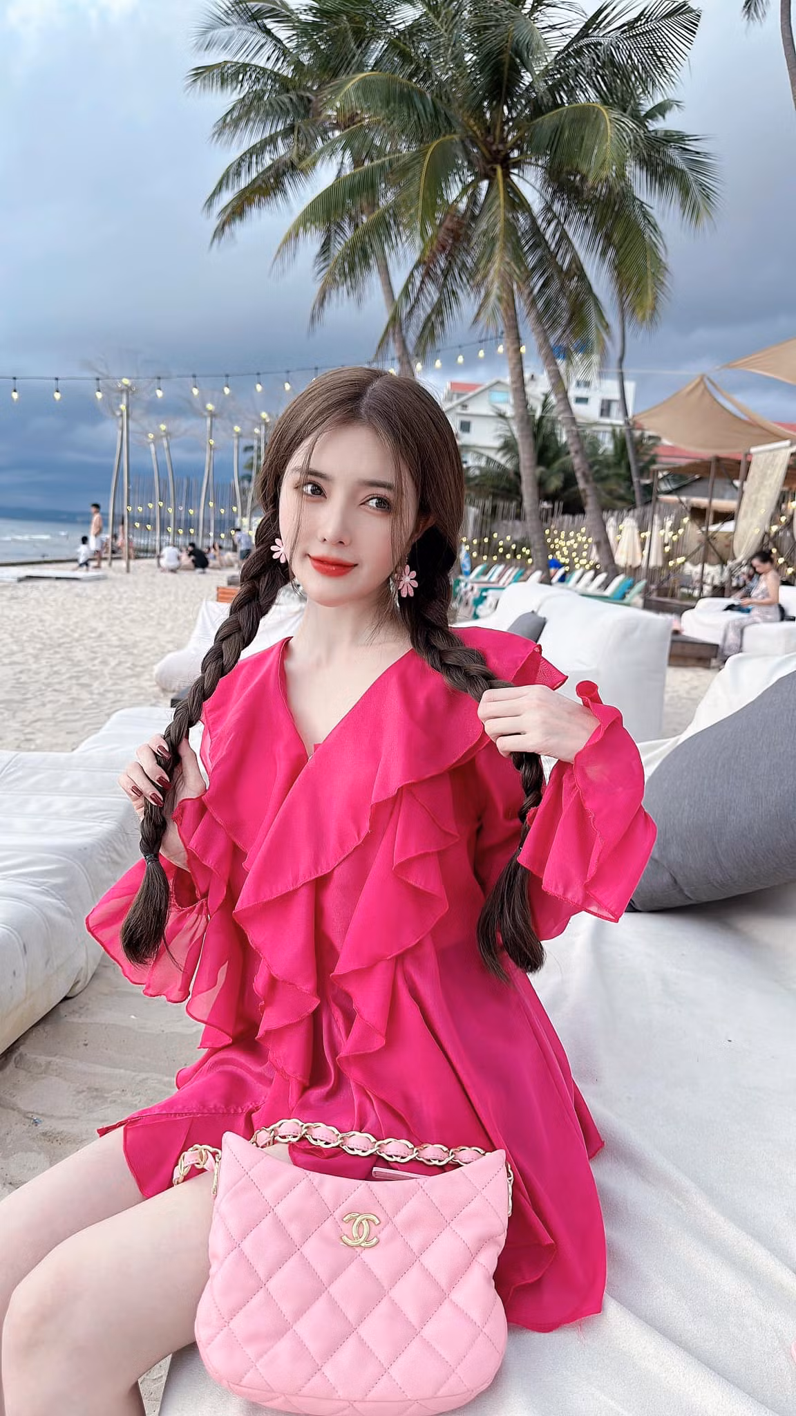 Nhờ sự can thiệp khéo léo, vừa đủ mà visual của "búp bê sống" này lên hương cực đỉnh.