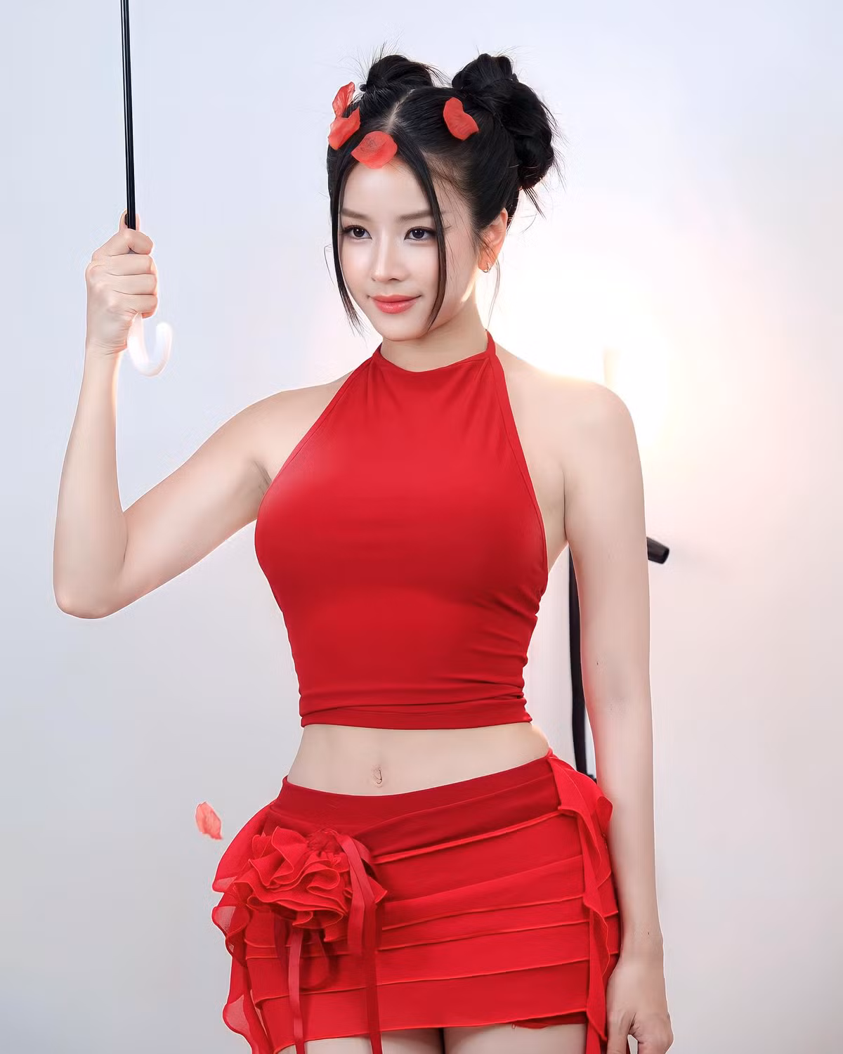 Ngoài âm nhạc, cô còn lấn sân sang lĩnh vực diễn xuất khi nhận được lời mời tham gia một số dự án phim.