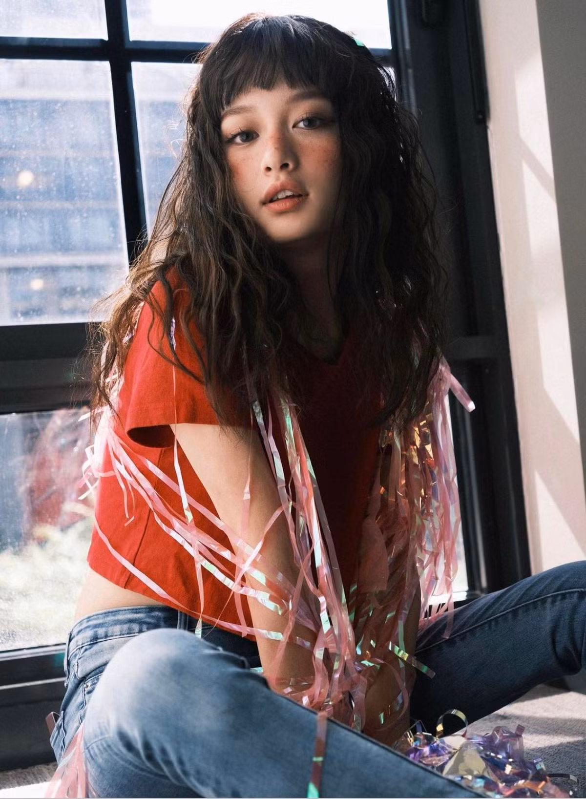 Sau khi hình ảnh được lan truyền chóng mặt, netizen nhanh chóng tìm ra danh tính hot girl này, cô có tên Susan, nằm trong top tìm kiếm và được mệnh danh là "tiểu tiên nữ".