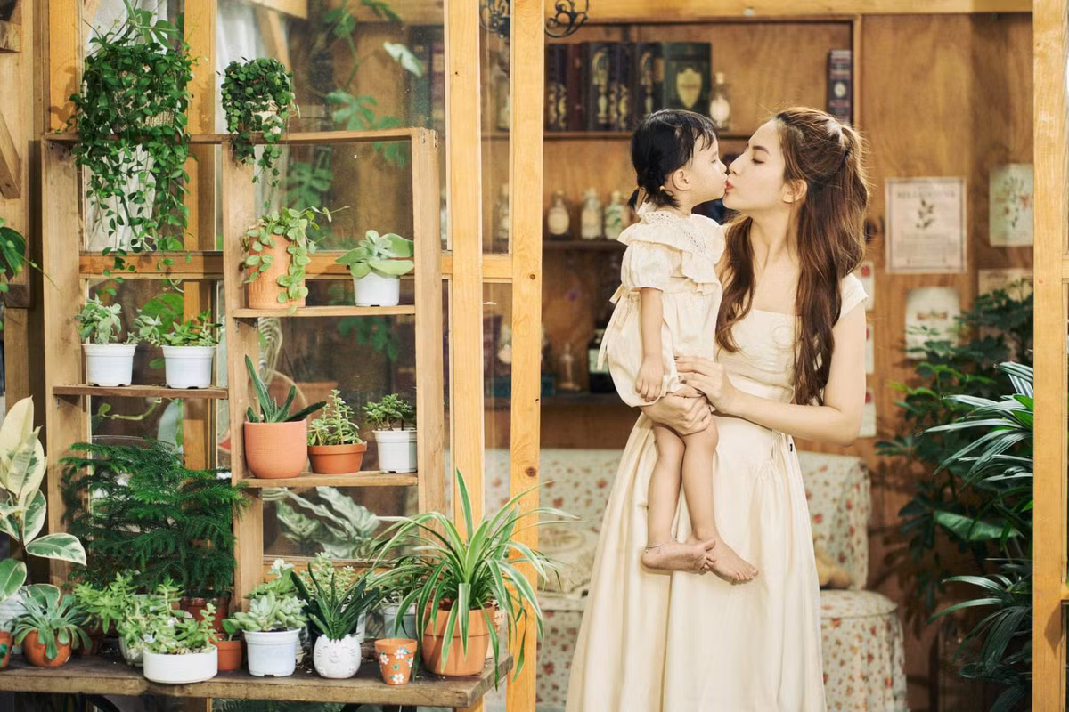 Cô dần xây dựng hình ảnh tích cực và xinh đẹp hơn đến với công chúng.