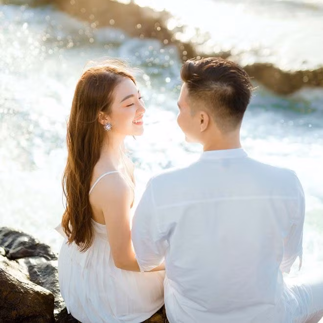 Ba lần mang thai khá sát nhau nhưng Thu Hương vẫn giữ được vẻ ngoài quyến rũ, mặn mà khiến nhiều chị em ngưỡng mộ.