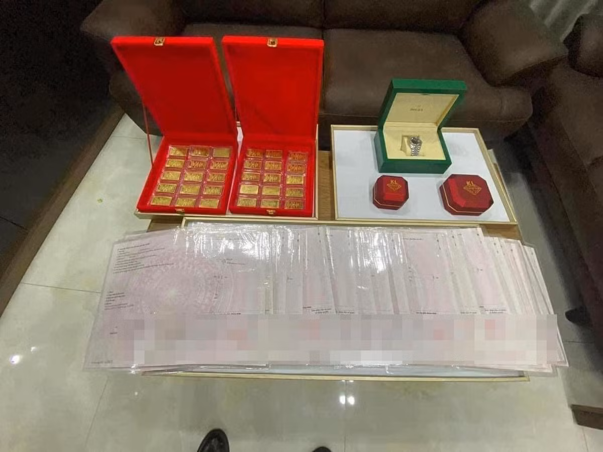 Nhận được của hồi môn "khủng" và nghe những lời đó từ ba, cô dâu đã không kìm được nước mắt vì xúc động.