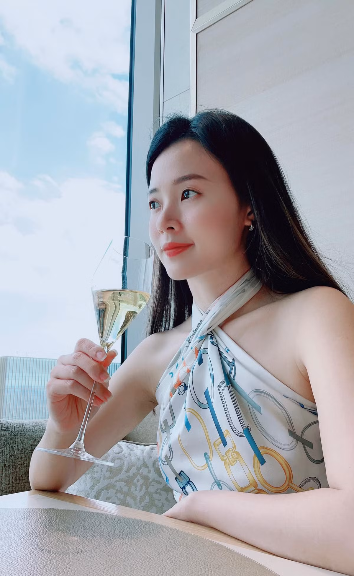 Hình ảnh này của nữ giảng viên thời trang nhận được hàng chục nghìn lượt thích và nhiều bình luận thể hiện sự trầm trồ.
