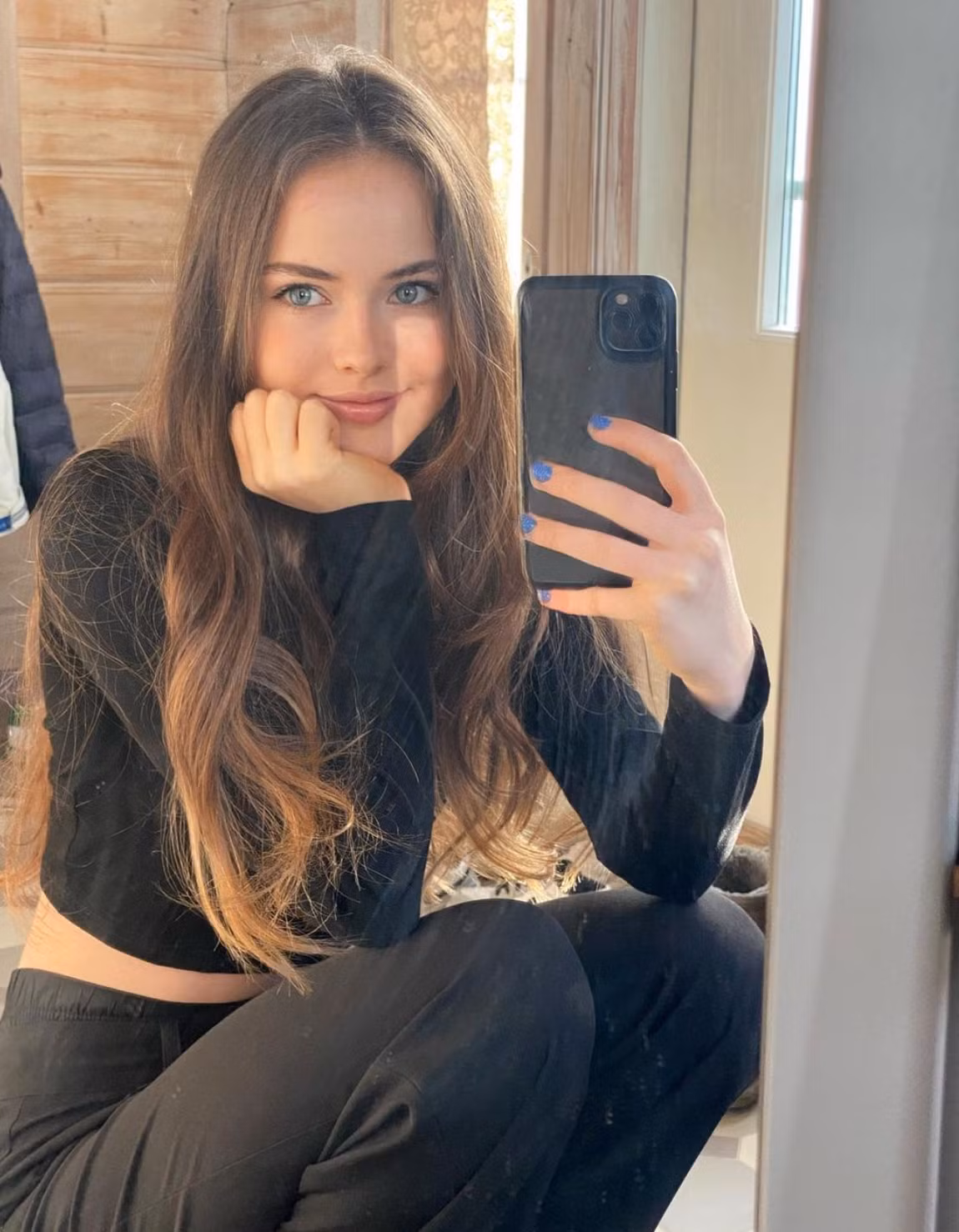 Những nét đẹp của Kristina Pimenova ngày một trổ sắc hơn khi cô bé lớn dần, càng lớn càng thanh tú, cuốn hút.