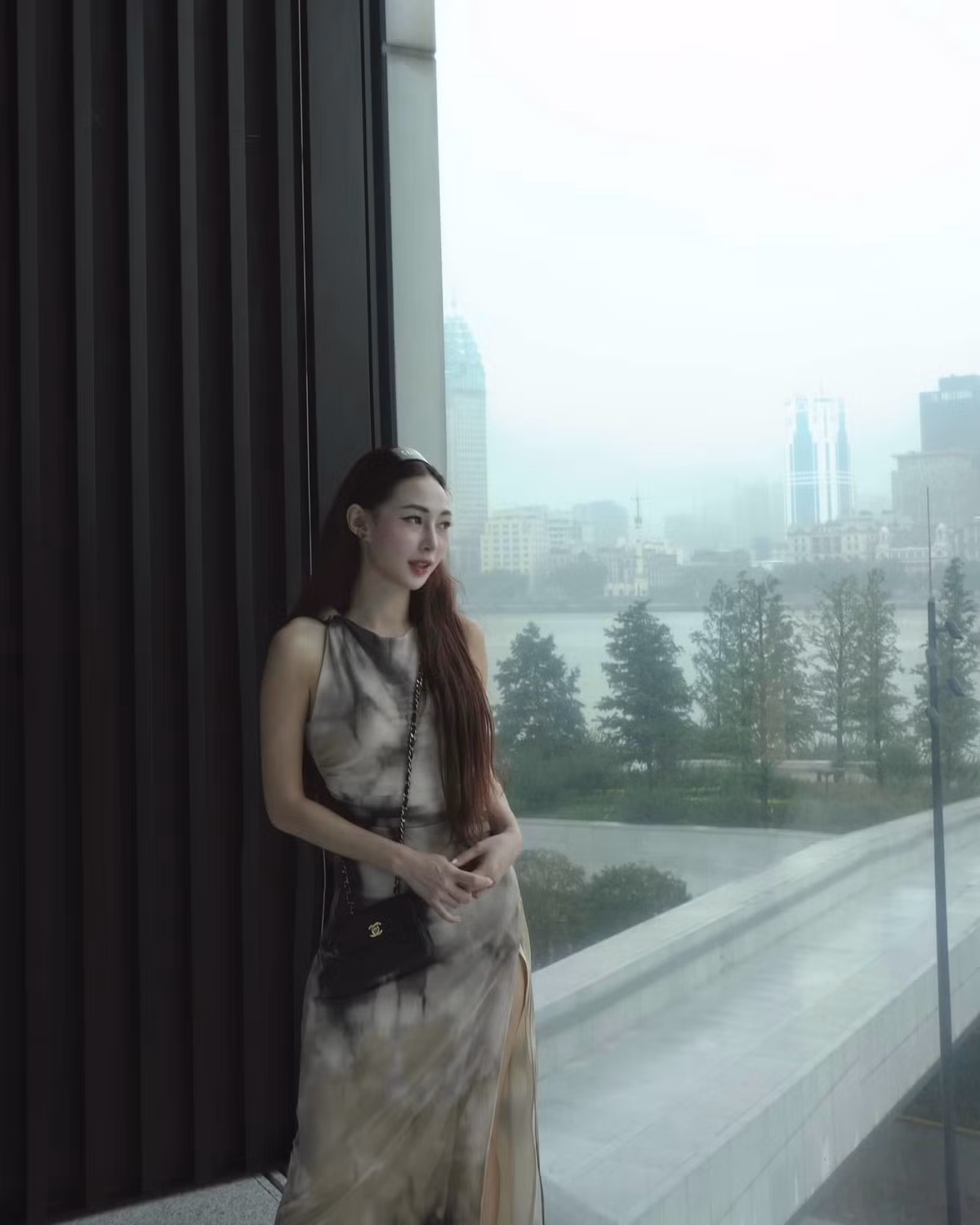 Người đẹp sinh năm 1993 nhanh chóng có được cuộc sống sang chảnh, thường xuyên đi du lịch nước ngoài.
