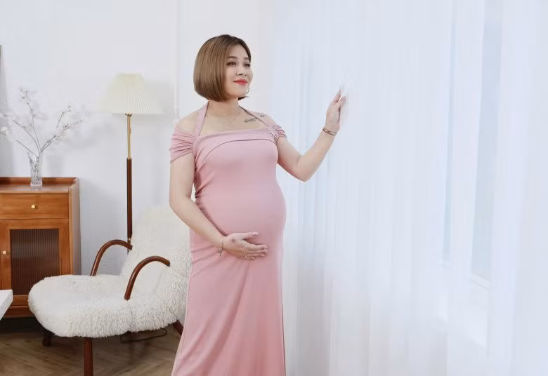Cô từng dẫn dắt nhiều chương trình được phát sóng trên VTV như: Chúng tôi là chiến sĩ, Ở nhà chủ nhật, Thư viện cuộc sống,...