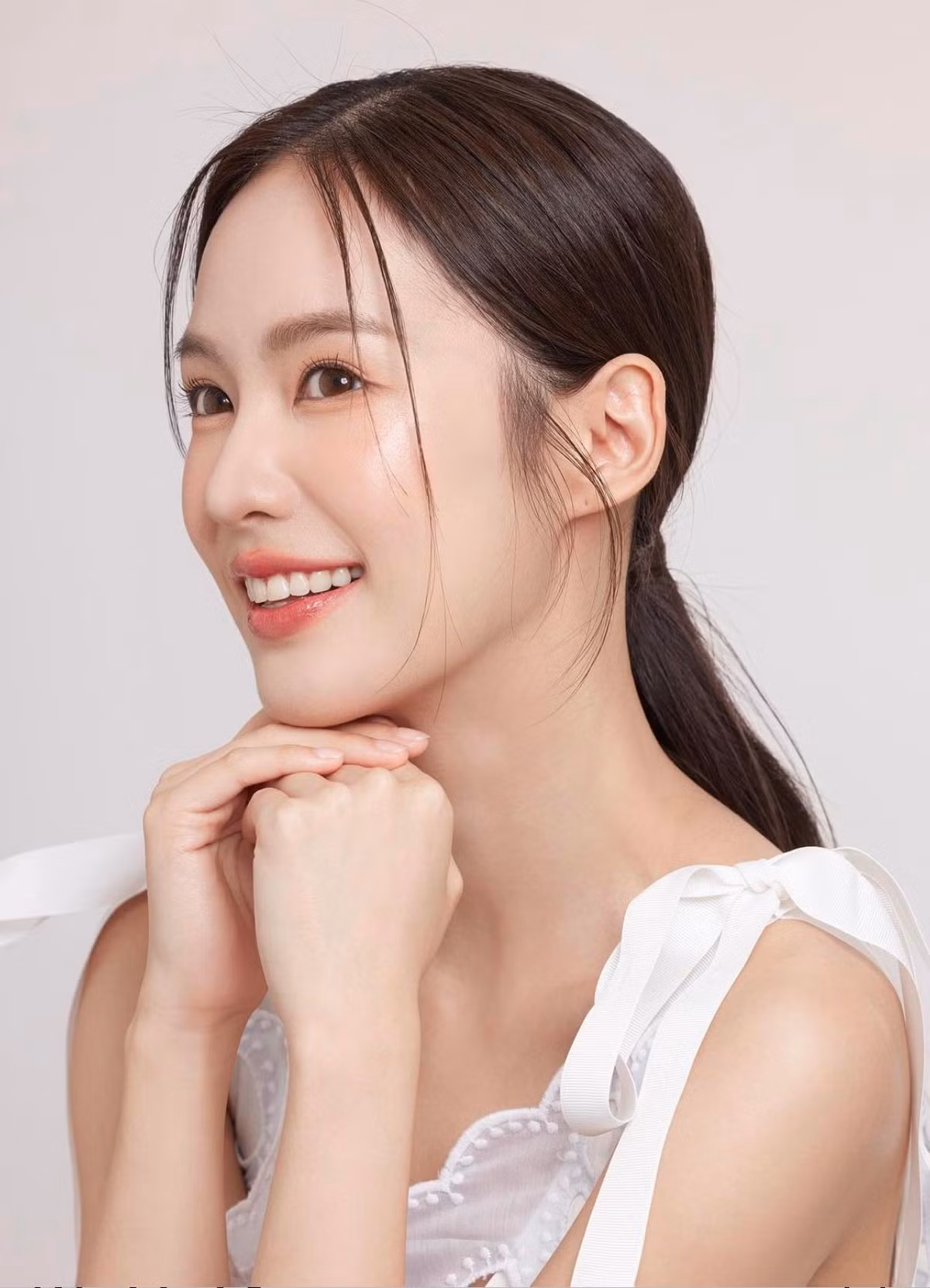 Pimtha sở hữu gu thời trang bắt mắt, dẫn đầu các xu hướng.