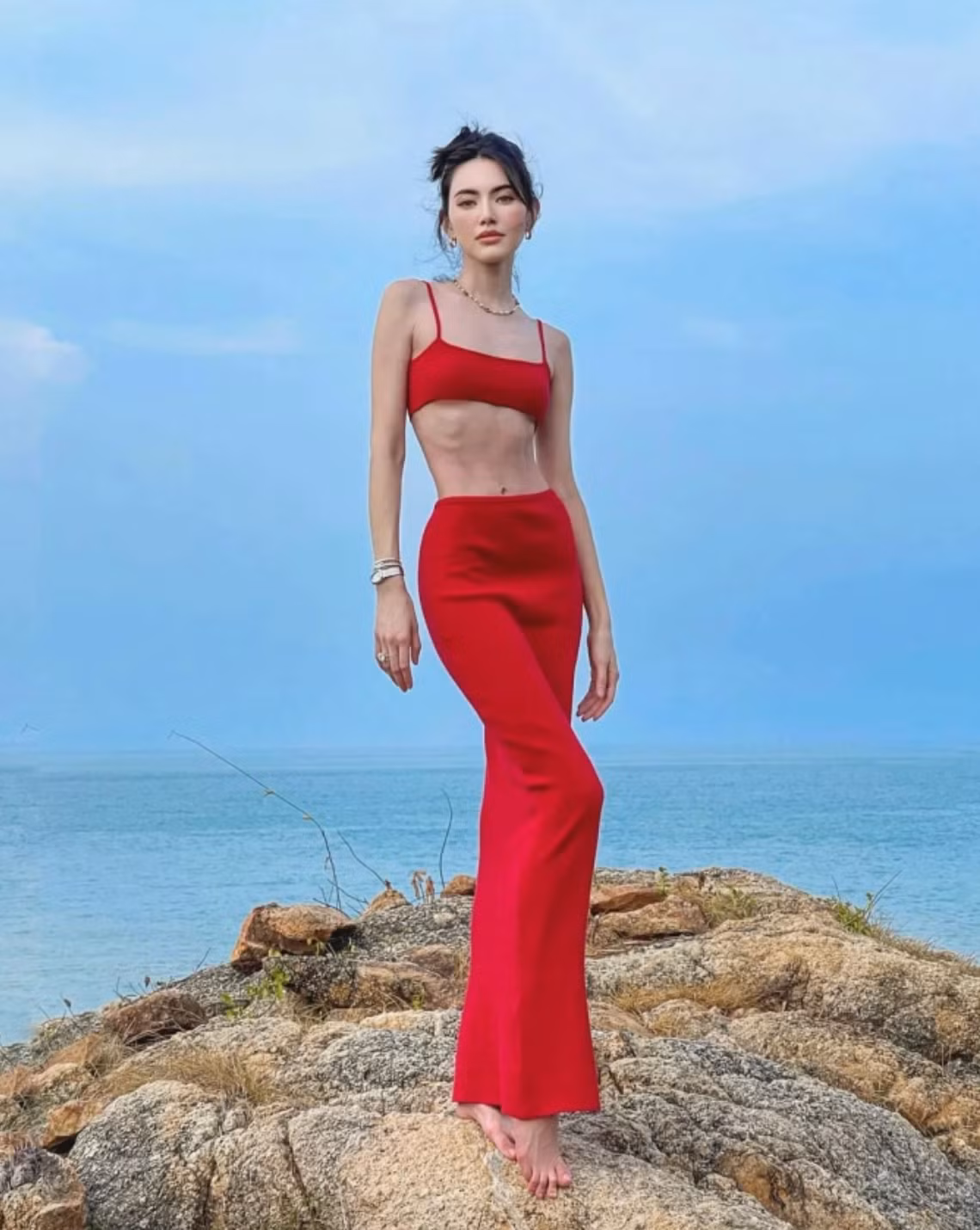 Cô cũng từng phải đăng tâm thư dài buồn bã khi bị miệt thị ngoại hình.