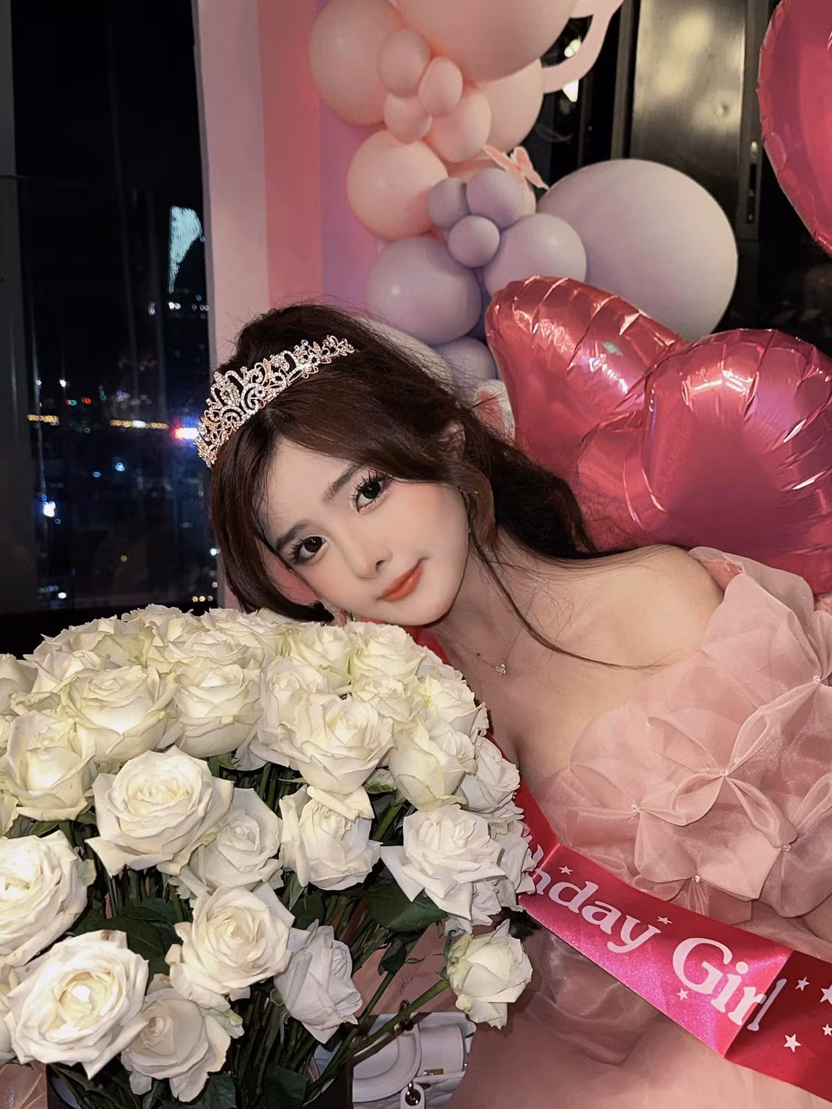 Không còn mang vẻ đẹp ngây thơ, trong veo như tuổi 15, 16, An Dâu của tuổi 26 gợi cảm và cuốn hút.