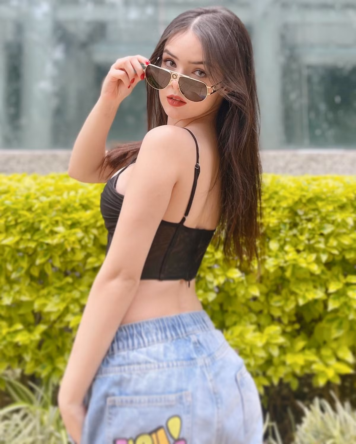 So với những cô gái Nam Mỹ nóng bỏng, Germaine quyến rũ theo cách riêng.