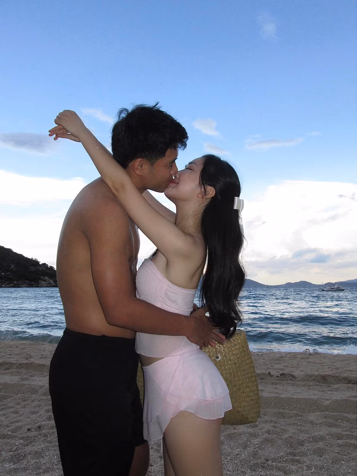 Đính kèm hình ảnh, Mai Hà Trang gửi lời chúc mừng sinh nhật đến ông xã.