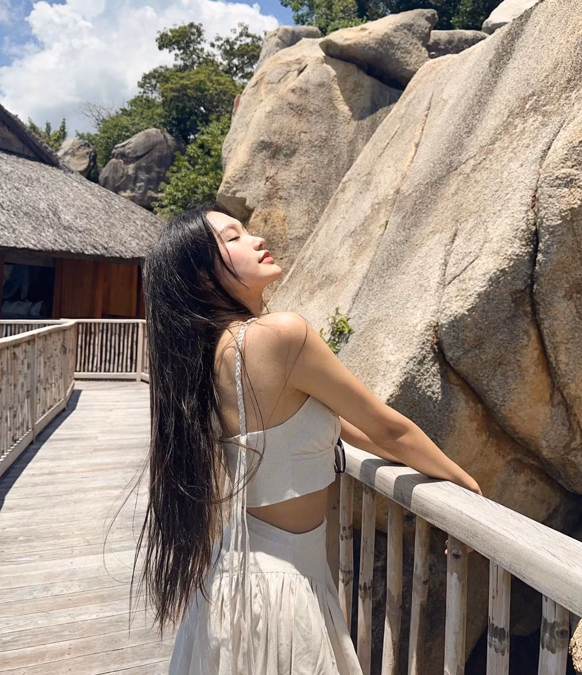 Doãn Hải My tiết lộ thêm, người góp công rất lớn trong "công cuộc" tăng cân của mình chính là bạn trai cô - Đoàn Văn Hậu. Ngoài ra, nàng WAG thường xuyên xem video mukbang để kích thích cảm giác thèm ăn. Cô cũng thay đổi nề nếp sinh hoạt để cơ thể có sự hấp thụ tốt hơn dinh dưỡng.