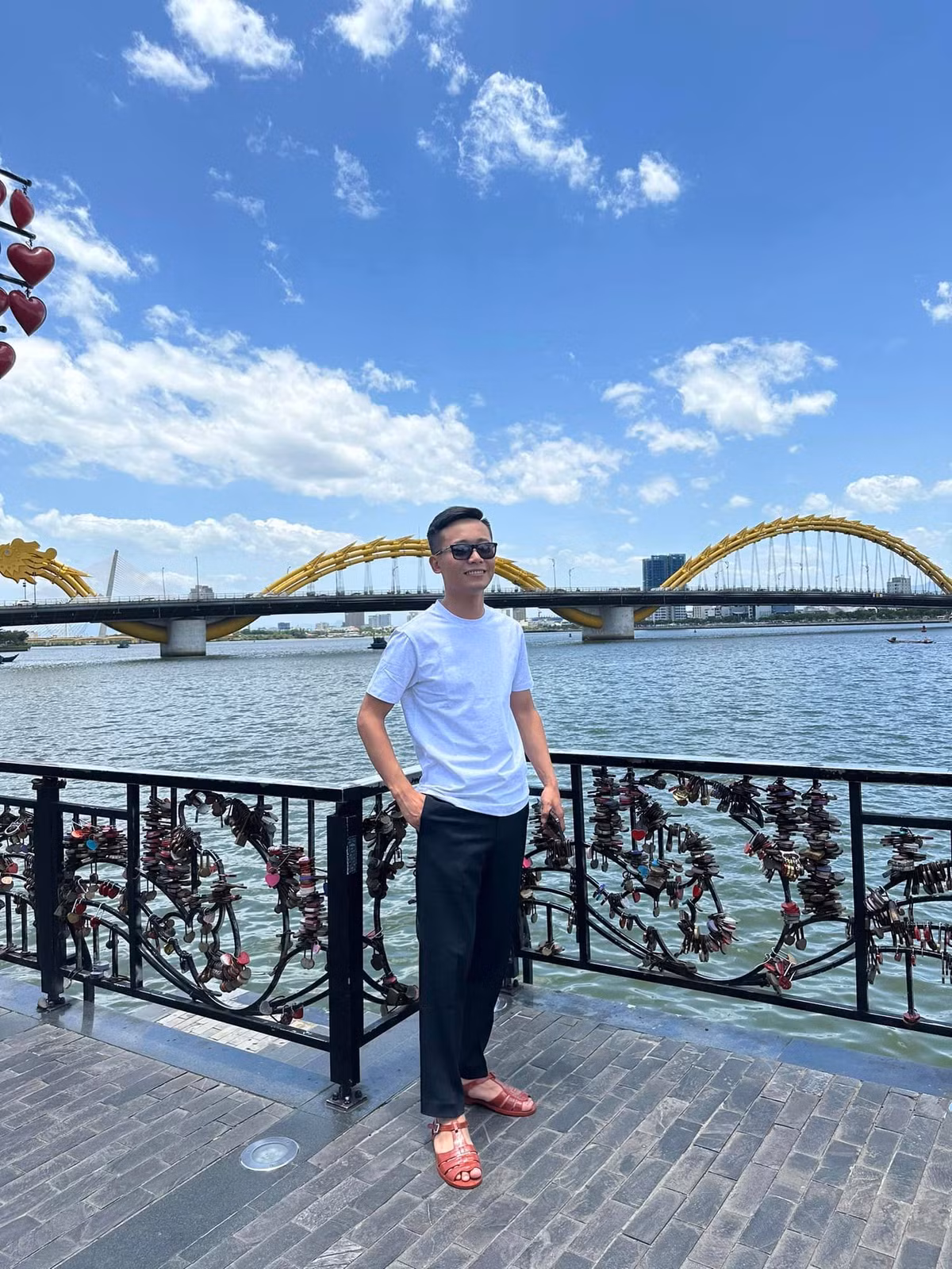 Trước đó khi về nước, chàng trai xứ Nghệ cũng cùng anh em trong team đi trải nghiệm du lịch ở nhiều địa điểm khác nhau.