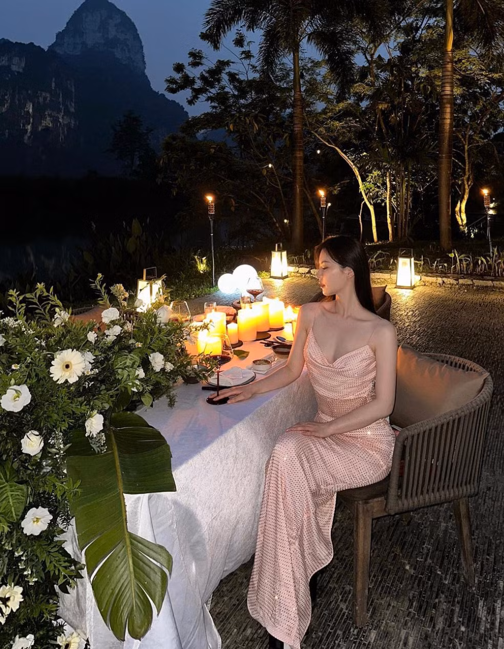 Sở hữu thần thái không thua gì người mẫu chuyên nghiệp, mỗi bức ảnh của cô khiến cho fan hâm mộ thả tim rất nhiều.