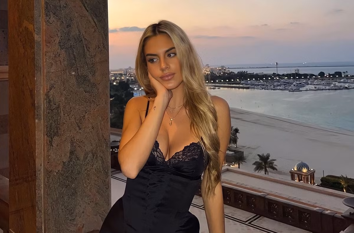 Maria Guardiola (sinh năm 2000, Tây Ban Nha) là con gái lớn của huấn luyện viên Pep Guardiola. Cô gái thu hút sự chú ý nhờ sở hữu nhan sắc "cực phẩm".