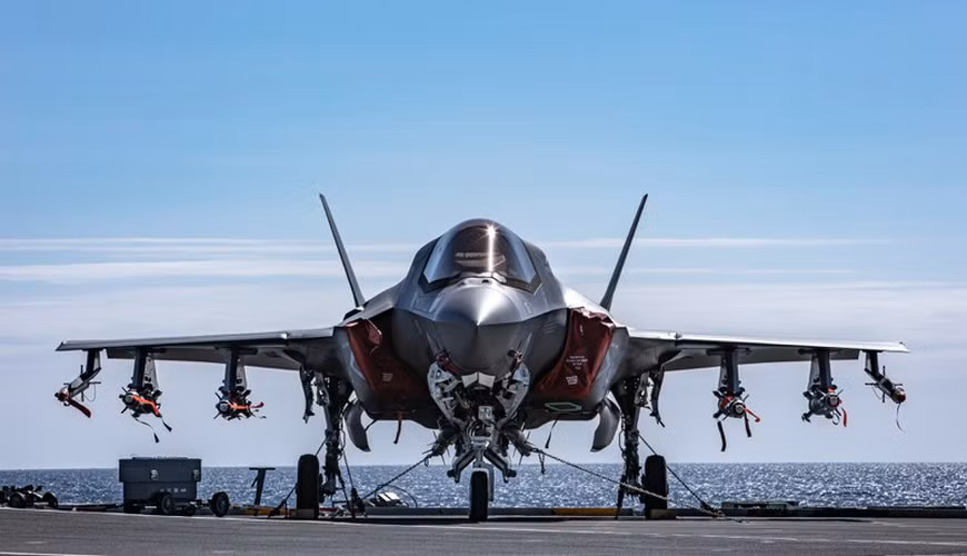 Trọng lượng cất cánh thẳng đứng tối đa của F-35B được thông báo là 19,5 tấn, khi tính đến các vấn đề an toàn trong hoạt động thực tế, con số này sẽ bị giảm đi đáng kể.