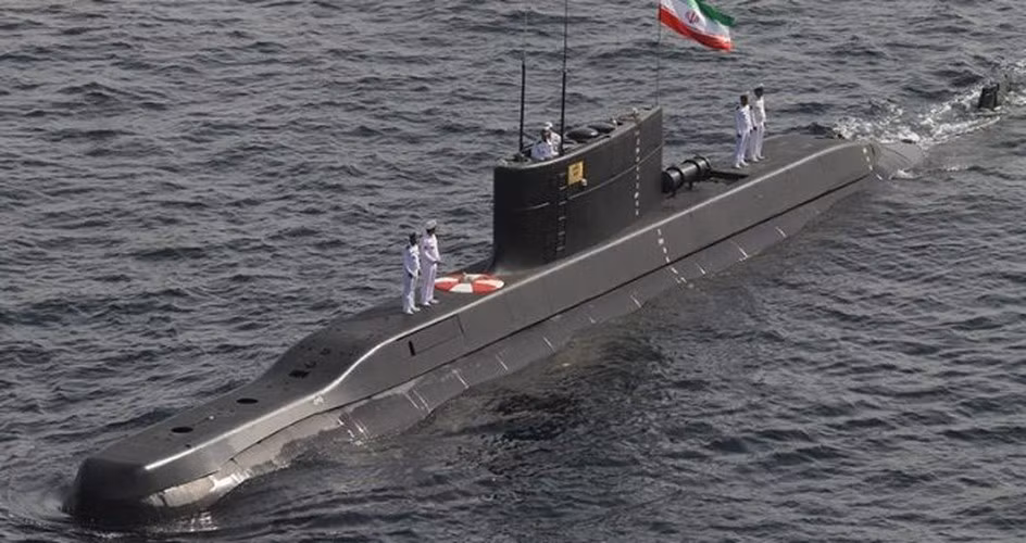 Được biết Fateh là lớp tàu ngầm bán nặng được thiết kế ở Iran, nó có lượng giãn nước đầy tải 600 tấn và có thể hoạt động trong 5 tuần ở độ sâu tối đa 200 m.