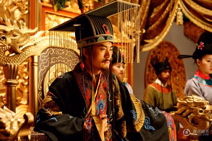 Lịch sử ghi nhận nhiều hoàng đế Trung Quốc thời phong kiến "điên cuồng" tìm kiếm tiên đan. Sở dĩ vua chúa bị ám ảnh bởi tiên đan là vì nó được cho là giúp con người trường sinh bất lão.