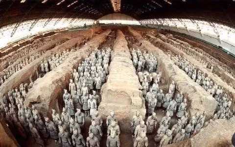 Đặc biệt, phần lưỡi kiếm vẫn khá sắc bén, có khả năng gây sát thương nếu như sơ sảy chạm vào.