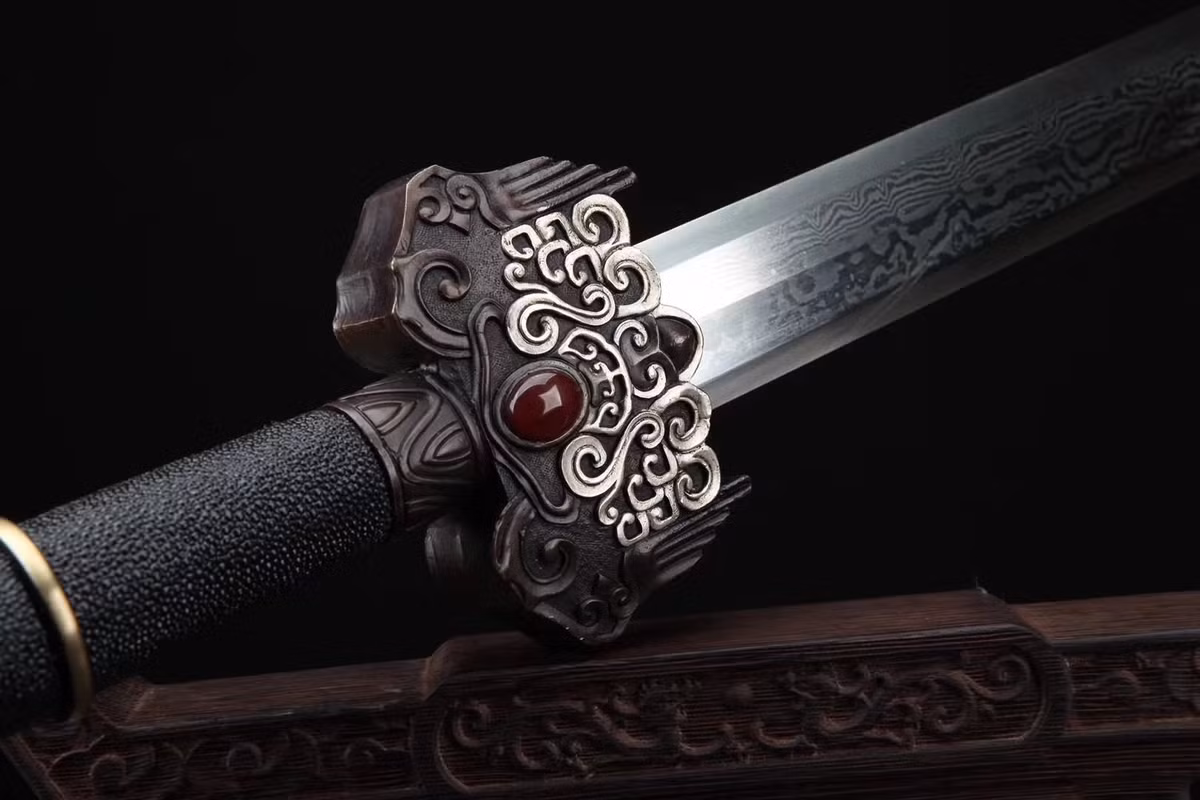 Tương truyền, một thợ rèn ở Italy sống vào thế kỷ 14 đã làm ra một thanh kiếm rùng rợn.