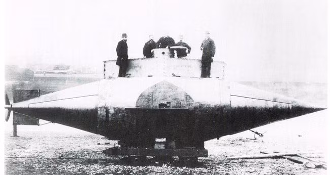 Đây là tàu ngầm đầu tiên trên thế giới. Ảnh chụp năm 1879.