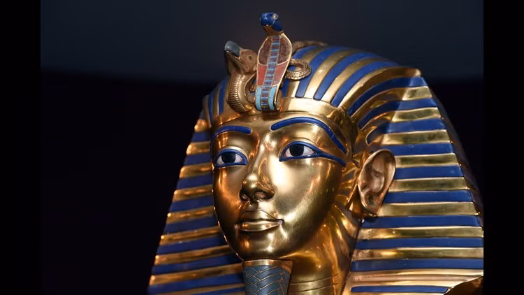 Lăng mộ của vua Tutankhamun được nhóm của nhà khảo cổ học người Anh Howard Carter phát hiện vào năm 1922 trong tình trạng còn nguyên vẹn.