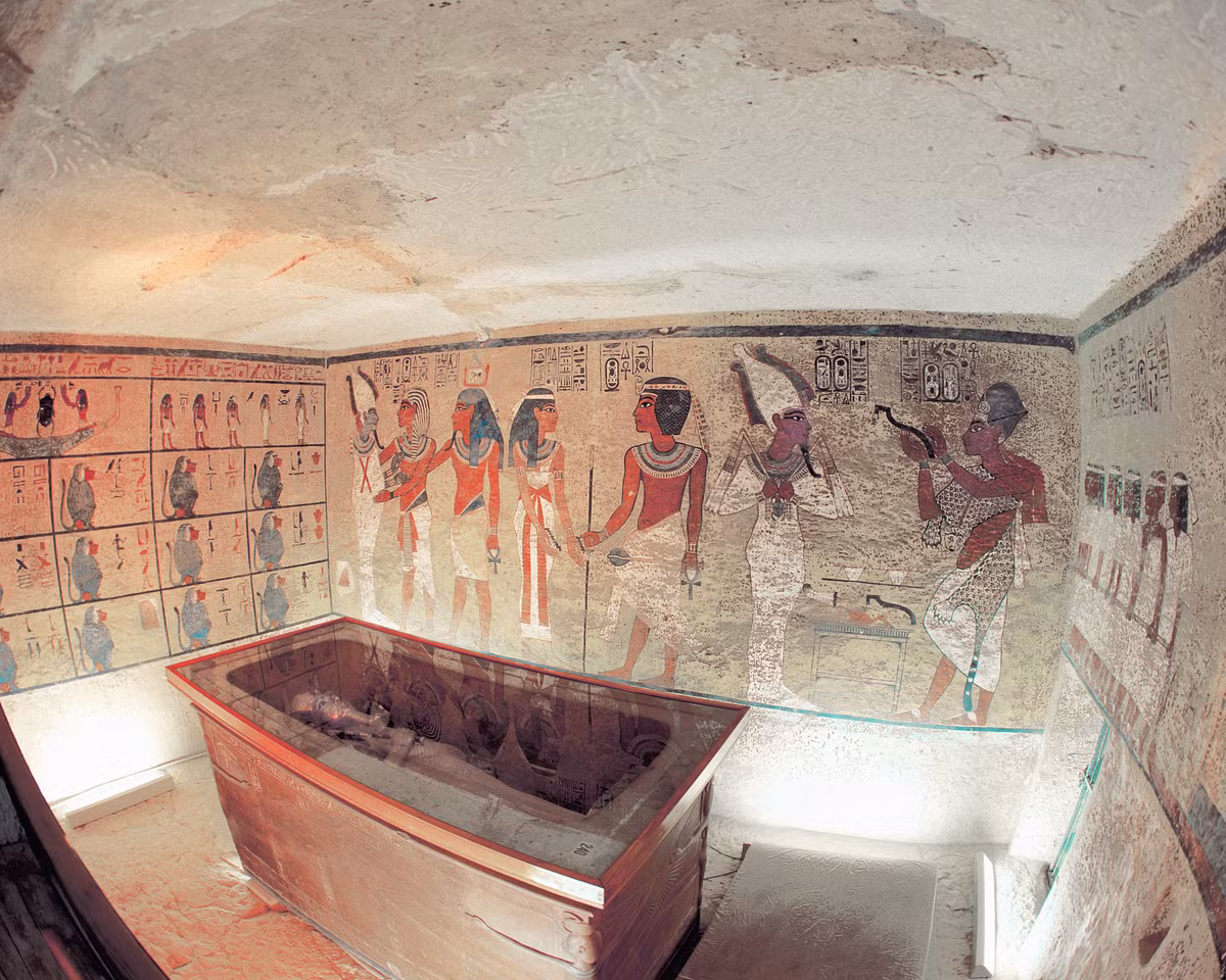 Dù chưa tìm thấy nhưng nhiều chuyên gia tin rằng nữ hoàng Nefertiti từng cai trị Ai Cập như một vị vua. Vậy nên, nữ hoàng Nefertiti có khả năng cao được chôn cất trong một khu mộ ở Thung lũng các vị vua.