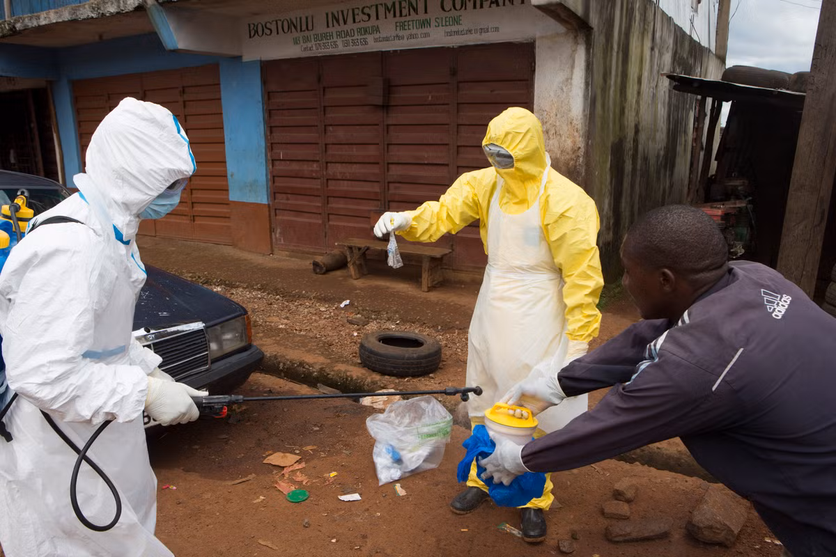 Dịch bệnh nguy hiểm này bùng phát mạnh mẽ nhất tại Guinea, Sierra Leone, Liberia.