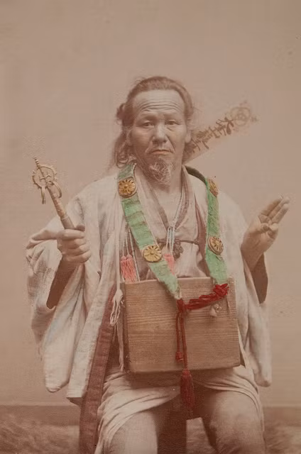 Chân dung một người hành hương. Ảnh: Kusakabe Kimbei.