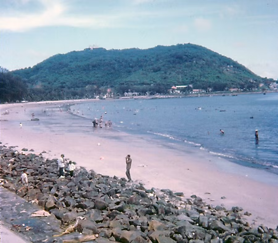 Khung cảnh ở bãi Dài Vũng Tàu năm 1967. Ảnh: Rod O'Dell.