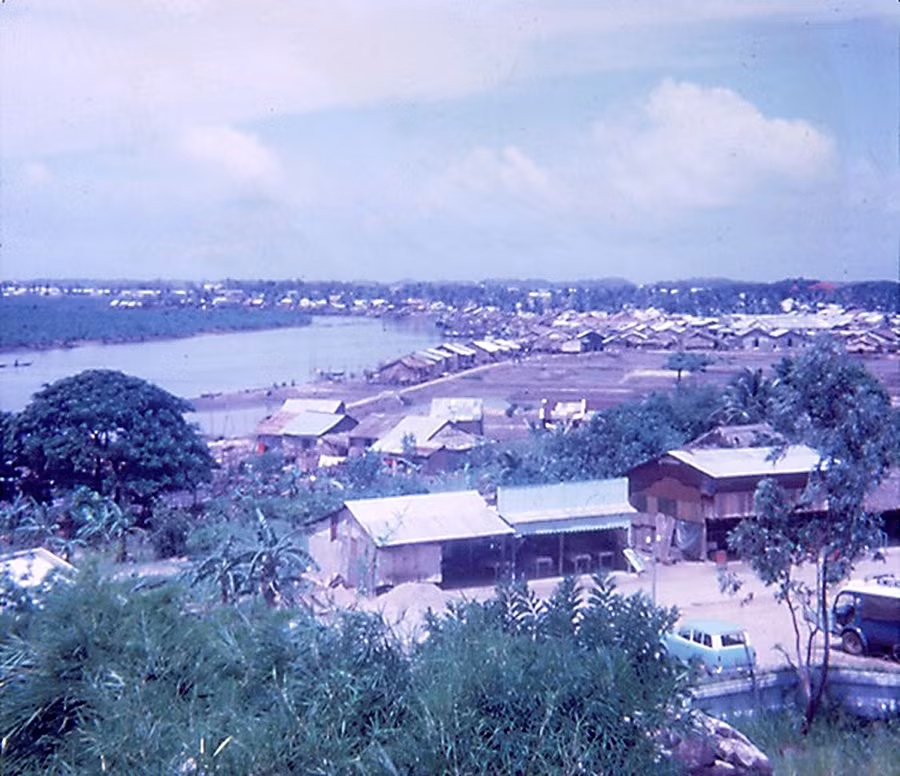 Khung cảnh nhìn từ Thích Ca Phật Đài. Ảnh: Rod O'Dell.