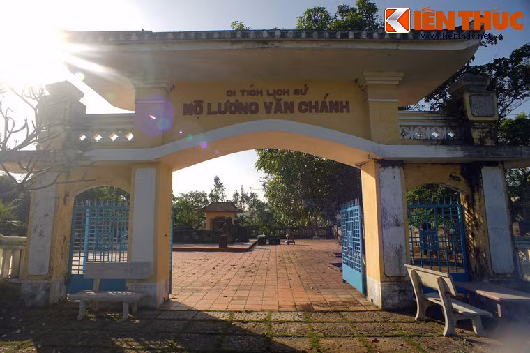Nằm ở xã Hòa Trị, huyện Phú Hòa, tỉnh Phú Yên, lăng mộ danh nhân Lương Văn Chánh là nơi an nghỉ của người có công đầu mở mang vùng đất Phú Yên từ cuối thế kỷ 16 đền đầu thế kỷ 17.
