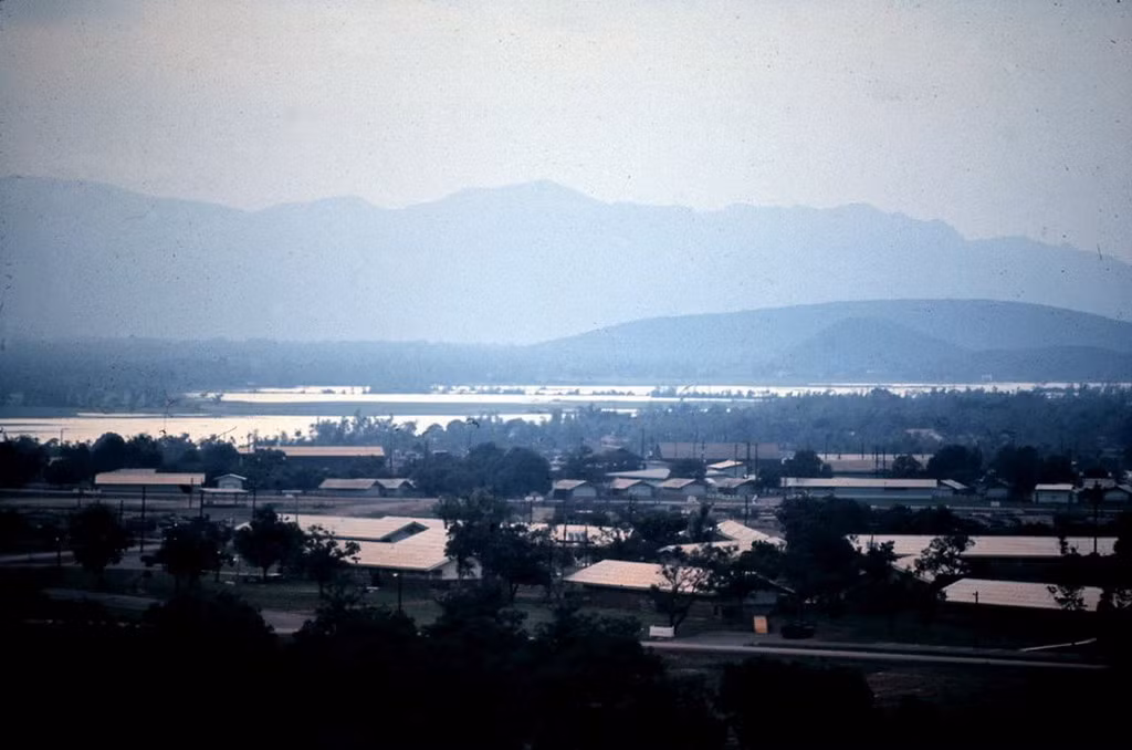 Vùng đất phía Đông Bắc sân bay vào mùa nước nổi, nhìn từ đài kiểm soát không lưu, 1971. Ảnh tư liệu.