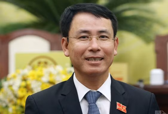 Phó Chủ tịch UBND thành phố Hà Nội Nguyễn Trọng Đông (SN 1969, quê quán Hà Nội). Trình độ chuyên môn: Kỹ sư Quản lý đất đai; Cử nhân Ngoại ngữ. 