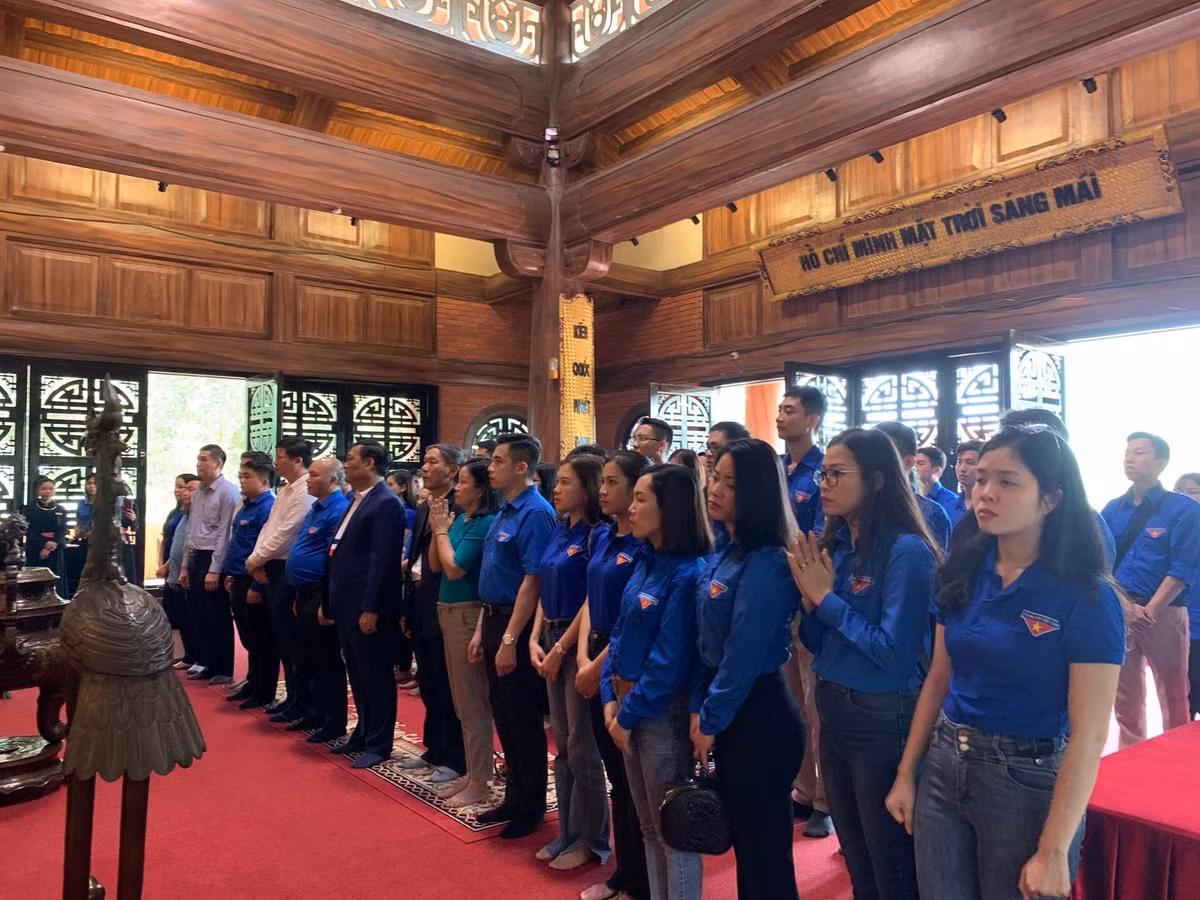 Nhiều hoạt động ý nghĩa hành trình về nguồn tại Định Hóa Thái Nguyên - Hình 3 Nhieu hoat dong y nghia hanh trinh ve nguon tai Dinh Hoa Thai Nguyen-Hinh-3