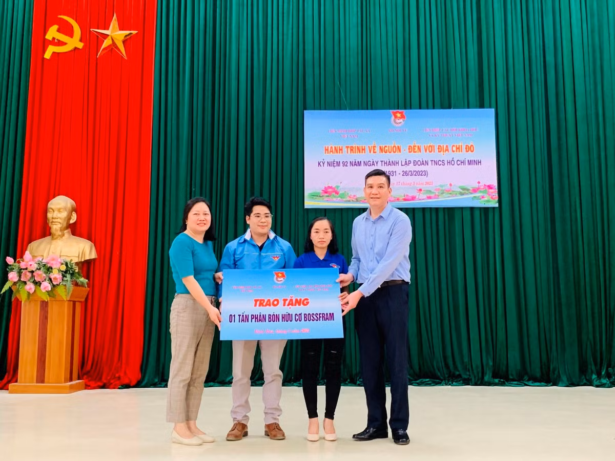 Nhiều hoạt động ý nghĩa hành trình về nguồn tại Định Hóa Thái Nguyên - Hình 2 Nhieu hoat dong y nghia hanh trinh ve nguon tai Dinh Hoa Thai Nguyen-Hinh-2