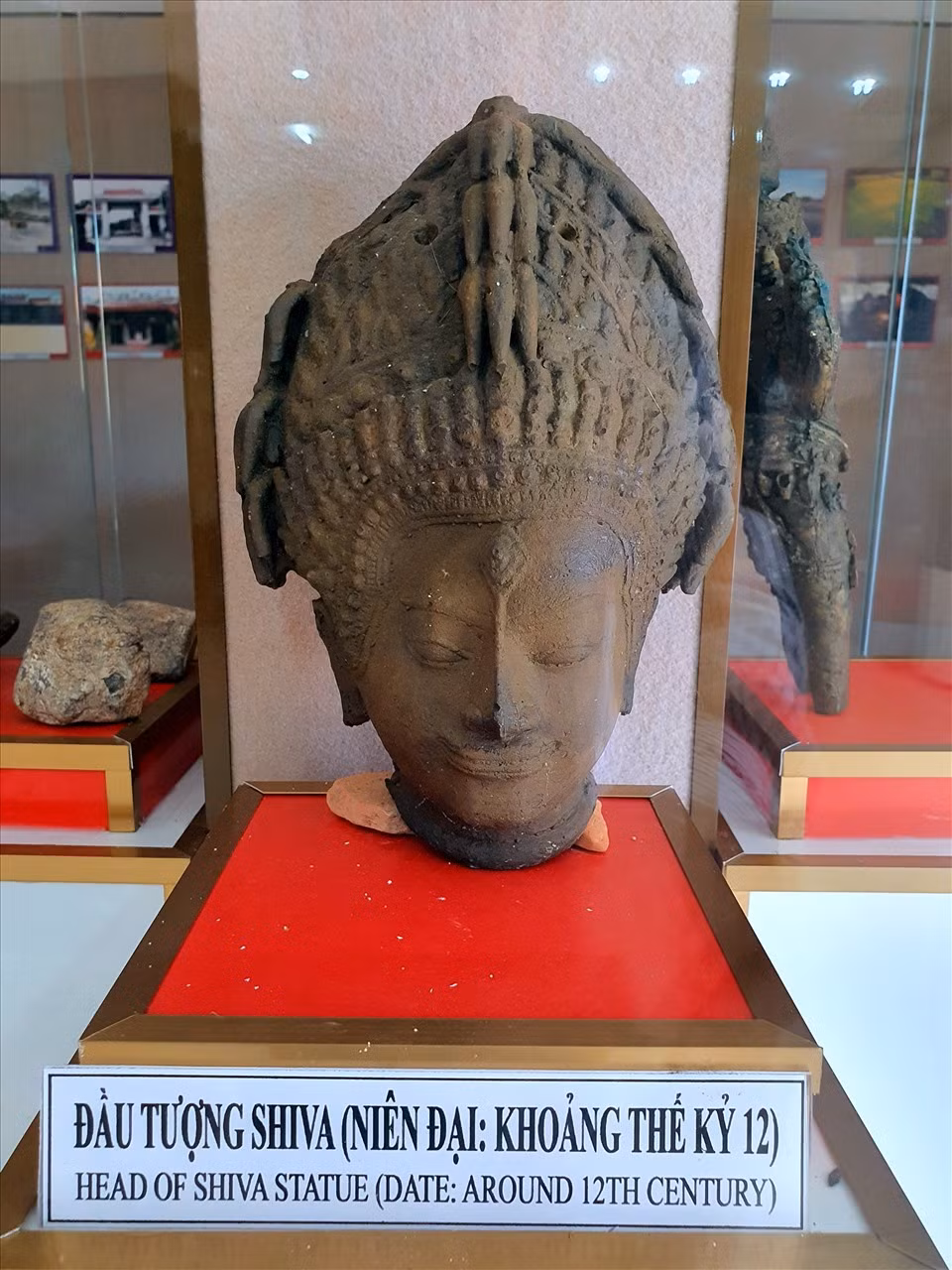 Năm 2011, di tích tháp Vĩnh Hưng được trùng tu tôn tạo gồm các hạng mục: nhà trưng bày, nhà bia, nhà bảo vệ, hàng rào và một số hạng mục khác nhằm bảo tồn và phát huy giá trị của di tích.
