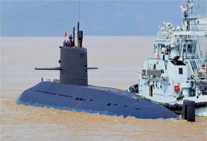  Tàu ngầm S26T sử dụng hệ thống đẩy không khí độc lập (AIP), được phát triển từ mẫu tàu ngầm Type-039A (lớp Yuan, đây là loại tàu ngầm được nhận xét là sao chép từ tàu ngầm lớp Kilo của Nga) cho hải quân Trung Quốc.