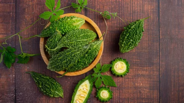Ăn mướp đắng góp phần bảo vệ màng tế bào, phòng xơ vữa động mạch, nâng cao sức đề kháng, phòng cảm mạo, bảo vệ tim mạch... Ảnh: BS.