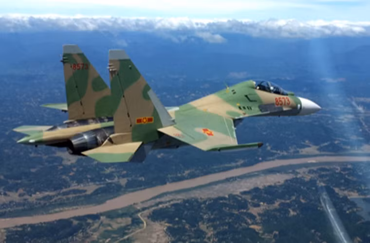Với RVV-AE, sức mạnh của tiêm kích Su-30MK2 và 4 chiếc Su-30MK (mua năm 2004) được nâng lên một đẳng cấp mới trong nhiệm vụ chiếm ưu thế trên không, hay bảo vệ không phận trước các mối đe dọa trên không.